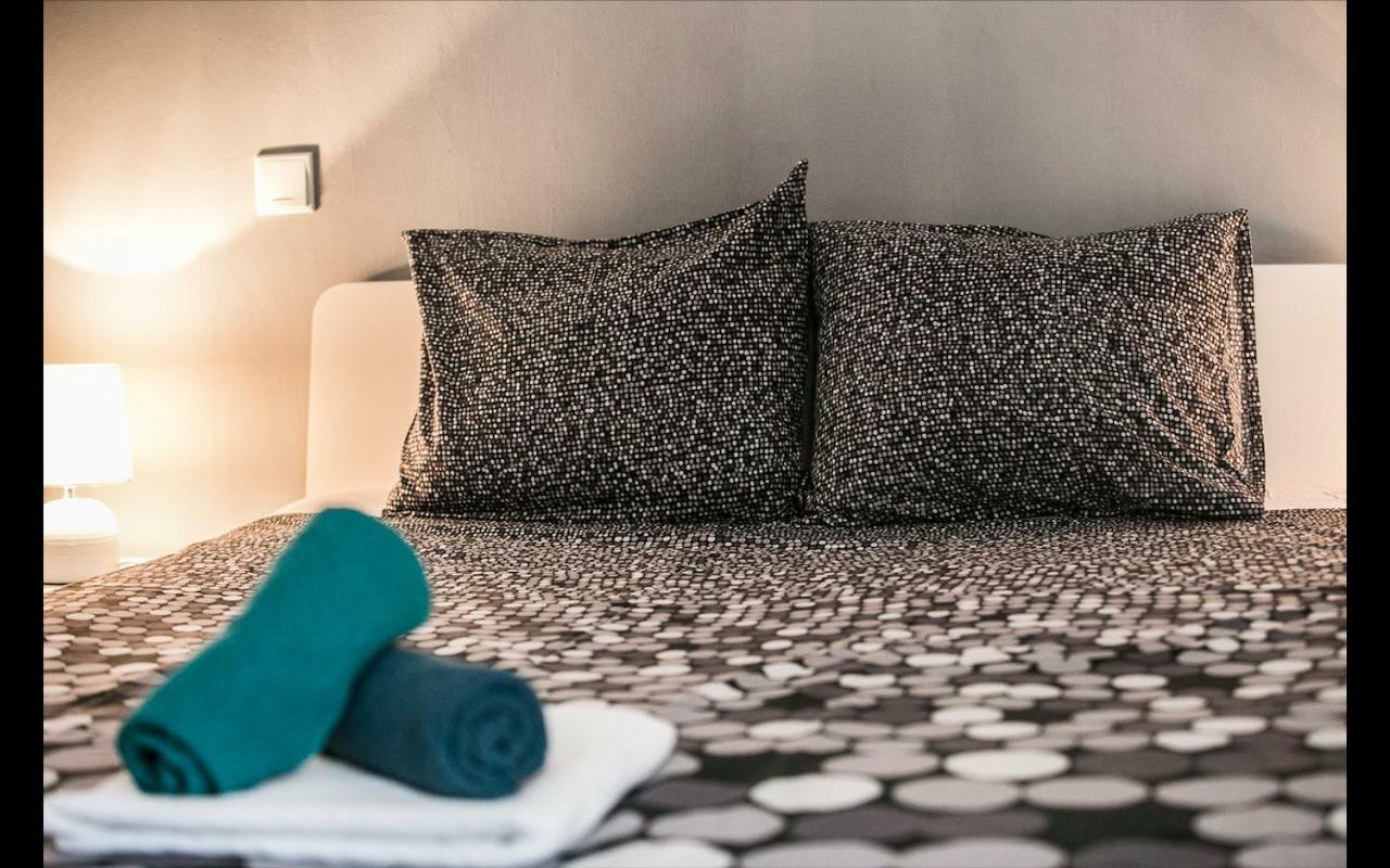 Cismigiu Garden Studio Apartment Bucharest Luaran gambar