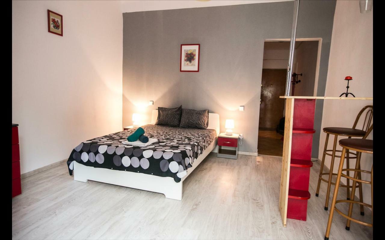Cismigiu Garden Studio Apartment Bucharest Luaran gambar