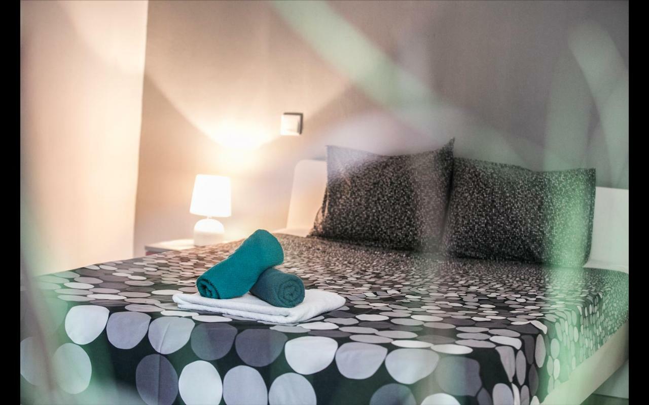 Cismigiu Garden Studio Apartment Bucharest Luaran gambar