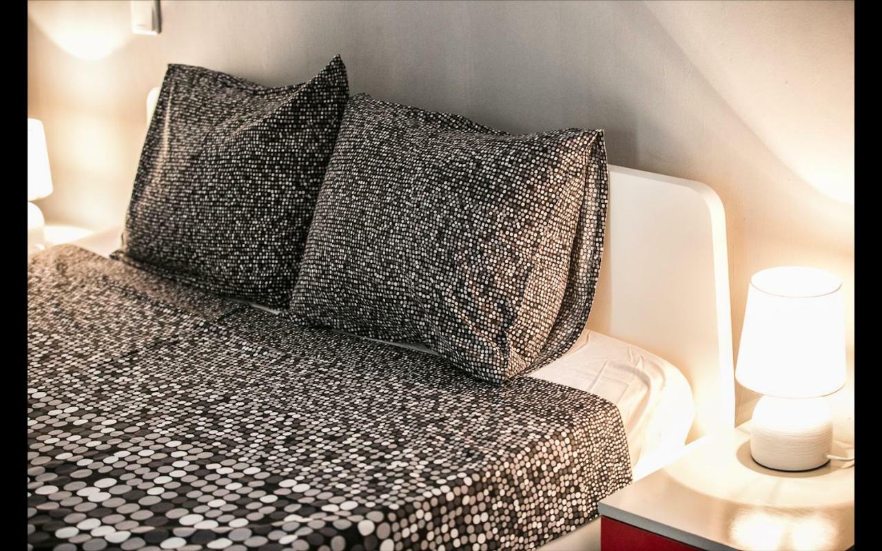Cismigiu Garden Studio Apartment Bucharest Luaran gambar