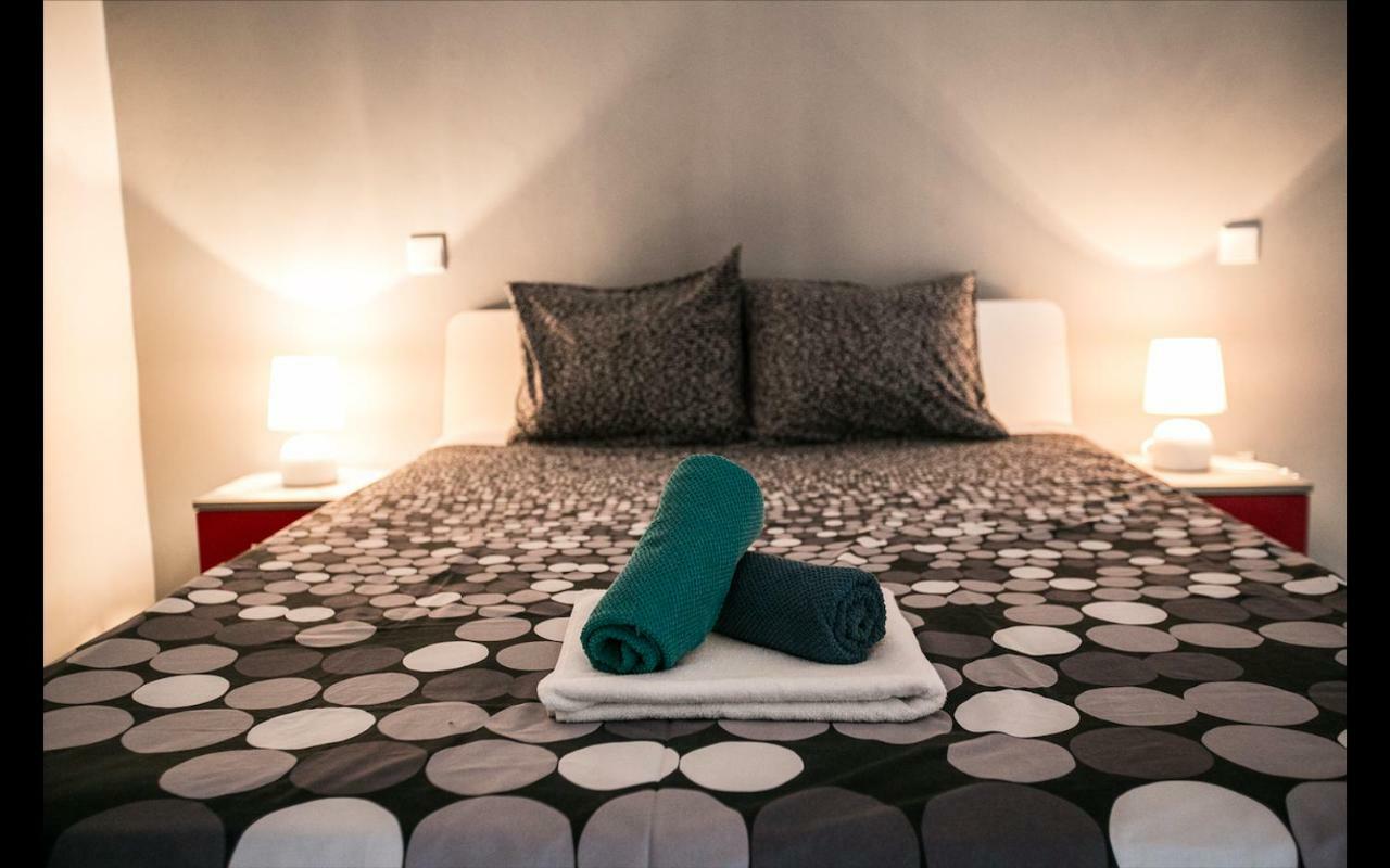 Cismigiu Garden Studio Apartment Bucharest Luaran gambar