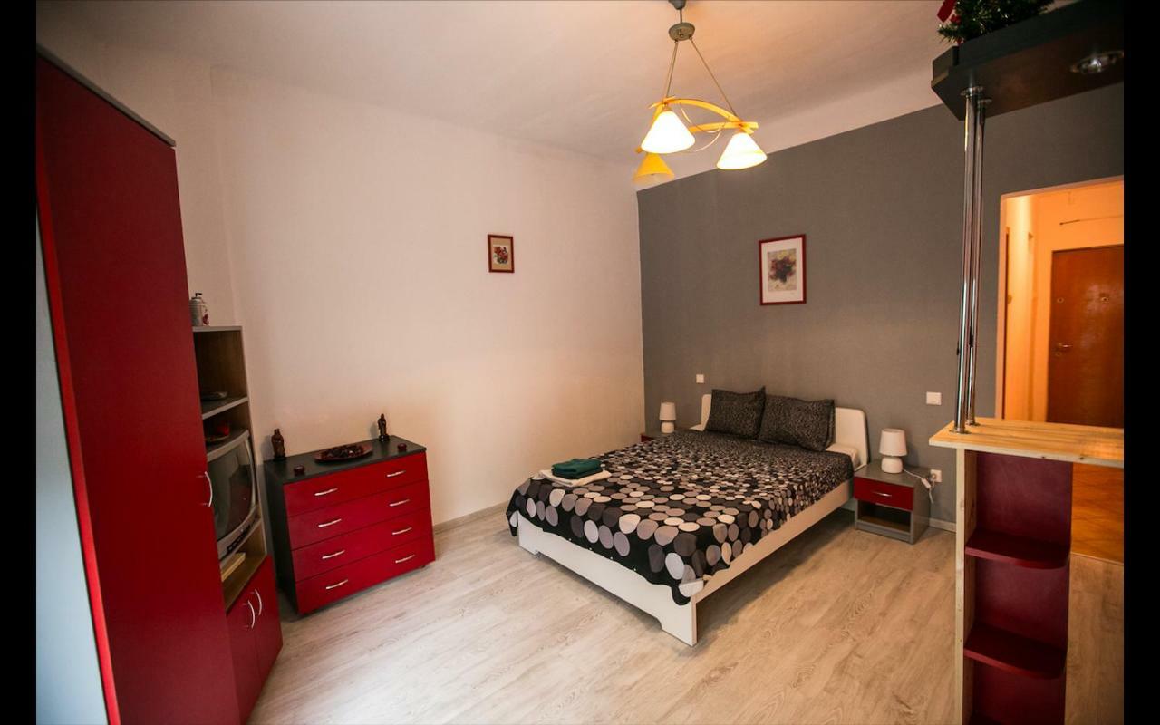 Cismigiu Garden Studio Apartment Bucharest Luaran gambar