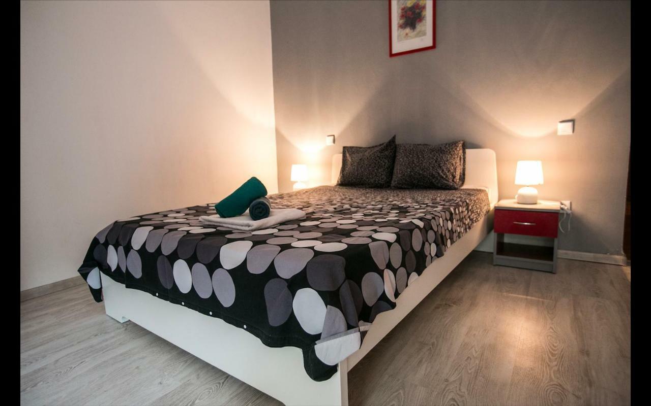 Cismigiu Garden Studio Apartment Bucharest Luaran gambar