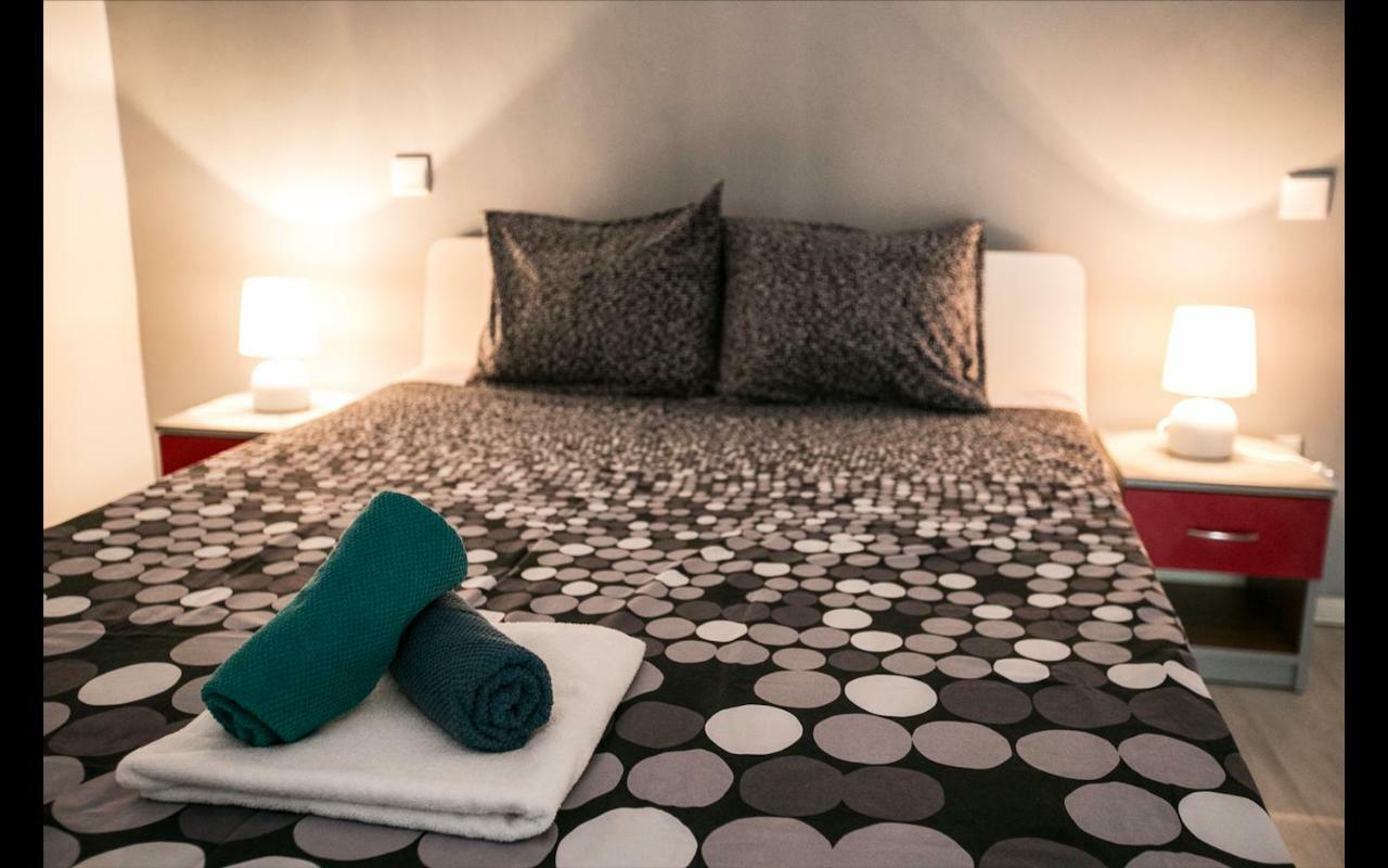 Cismigiu Garden Studio Apartment Bucharest Luaran gambar