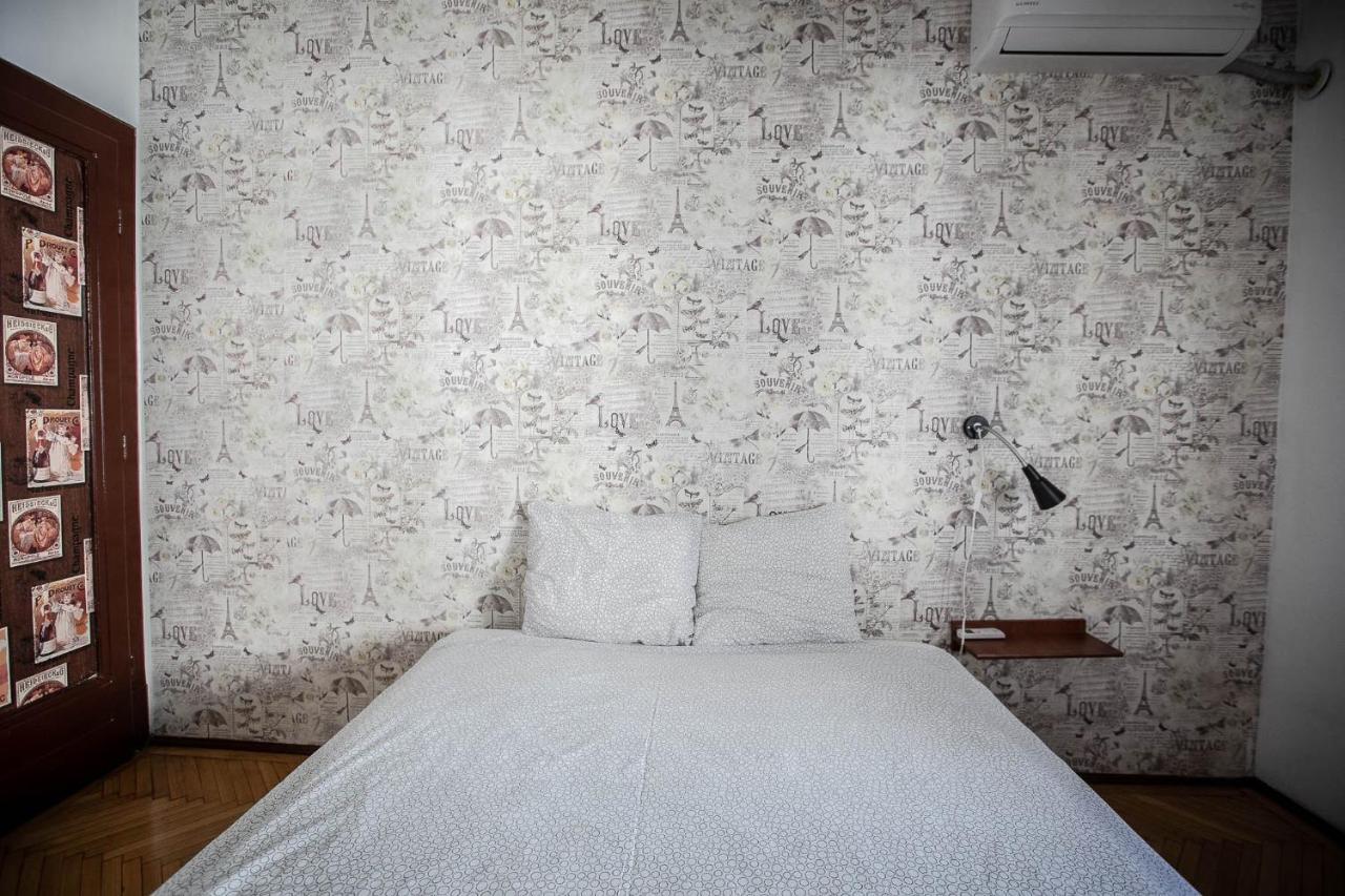 Cismigiu Garden Studio Apartment Bucharest Luaran gambar