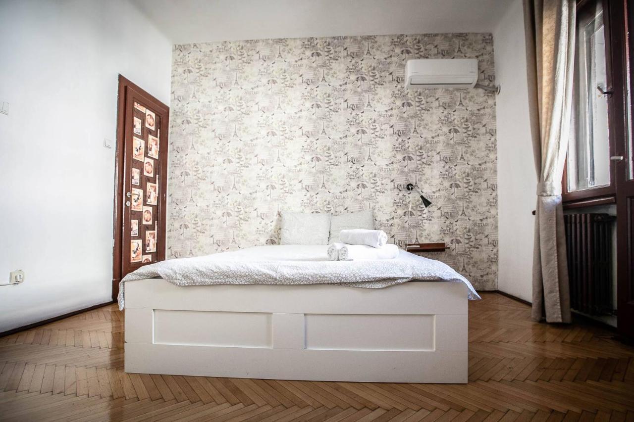 Cismigiu Garden Studio Apartment Bucharest Luaran gambar