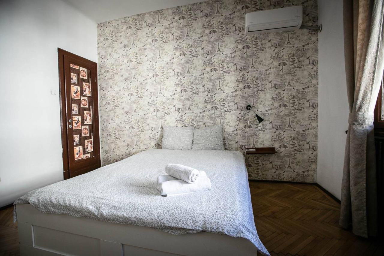 Cismigiu Garden Studio Apartment Bucharest Luaran gambar