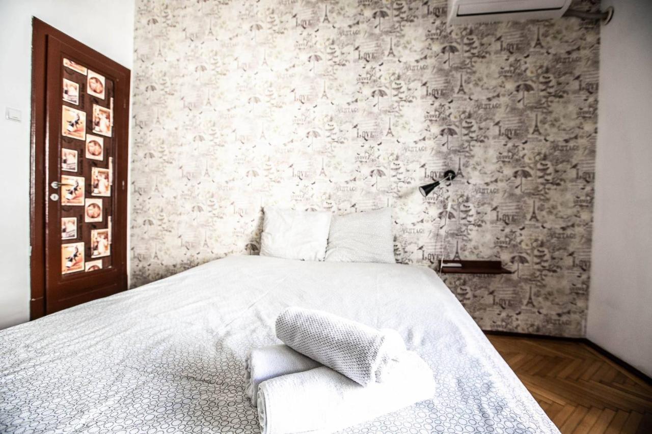Cismigiu Garden Studio Apartment Bucharest Luaran gambar