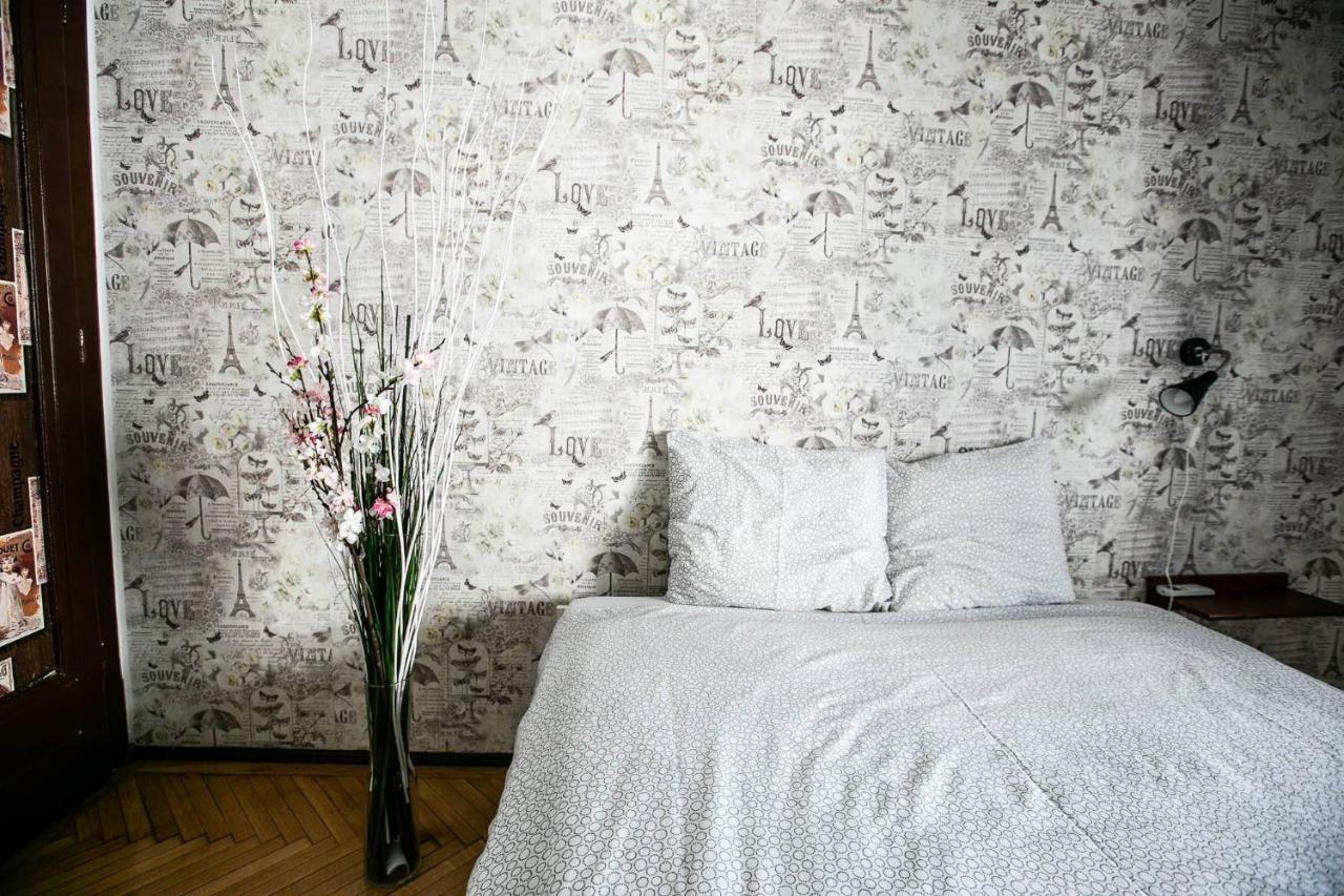 Cismigiu Garden Studio Apartment Bucharest Luaran gambar