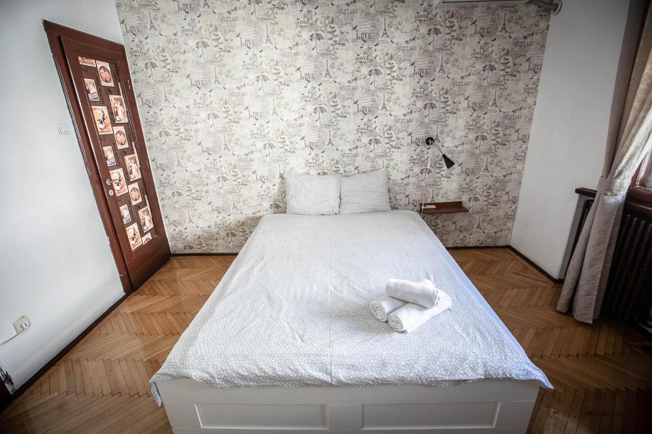 Cismigiu Garden Studio Apartment Bucharest Luaran gambar