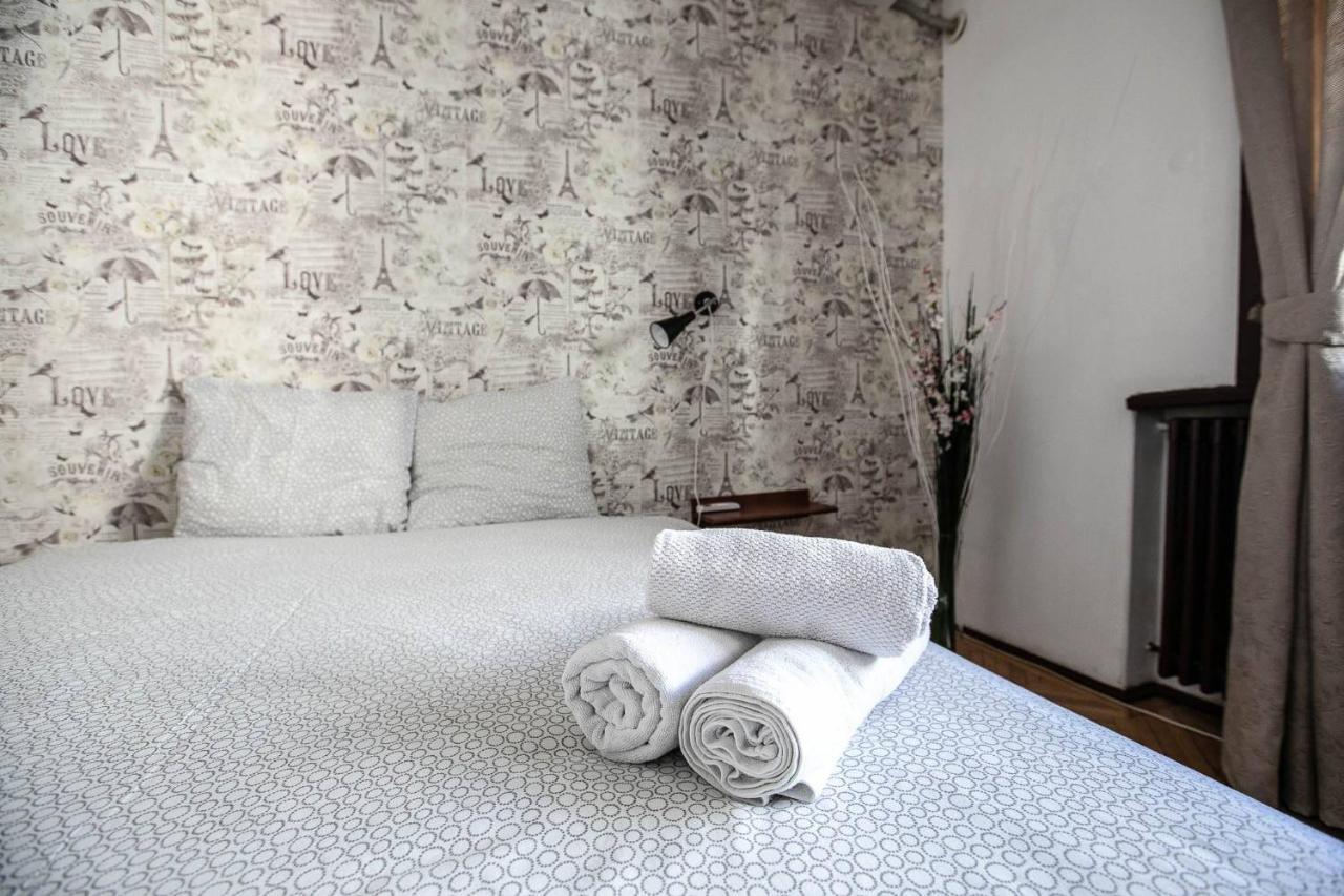 Cismigiu Garden Studio Apartment Bucharest Luaran gambar