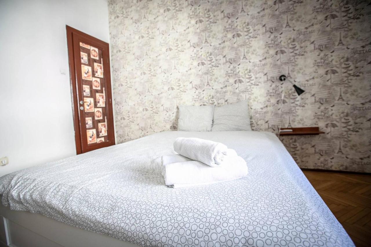 Cismigiu Garden Studio Apartment Bucharest Luaran gambar